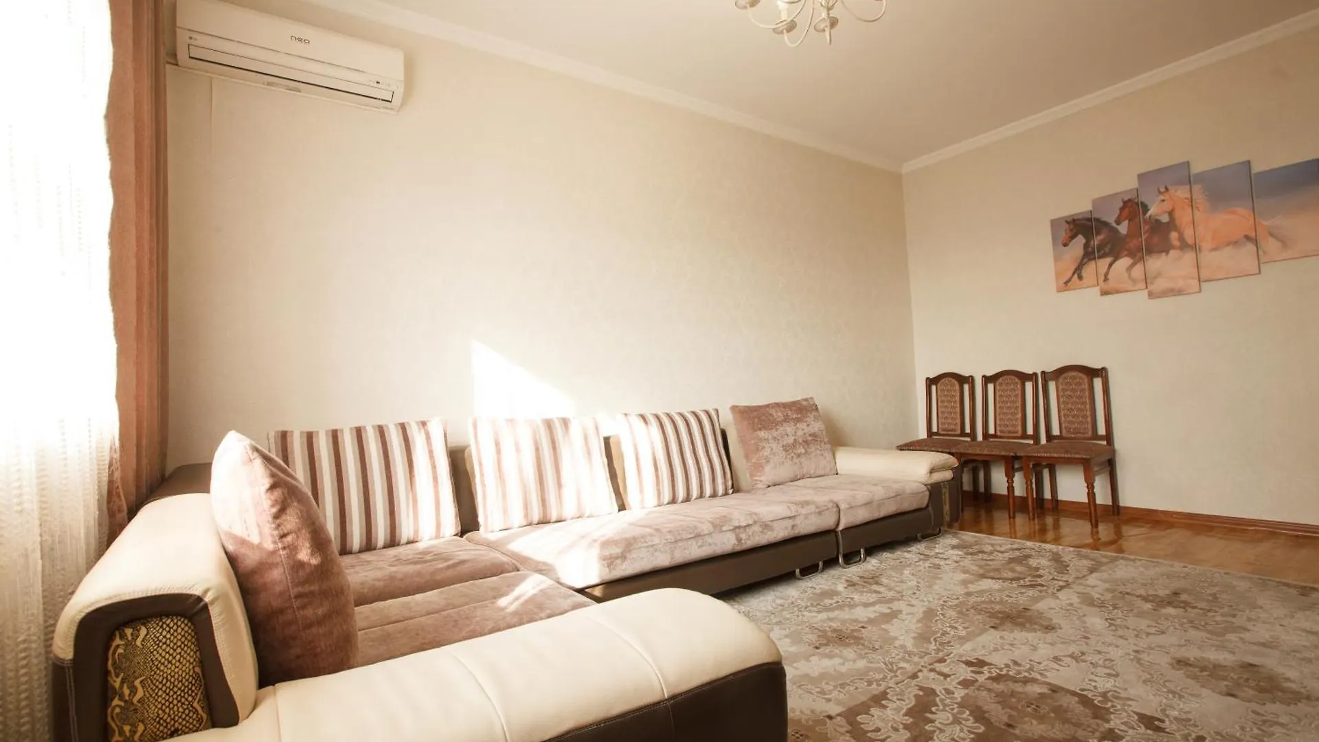 Пушкина 28 Трёхкомнатная Apartment Almaty