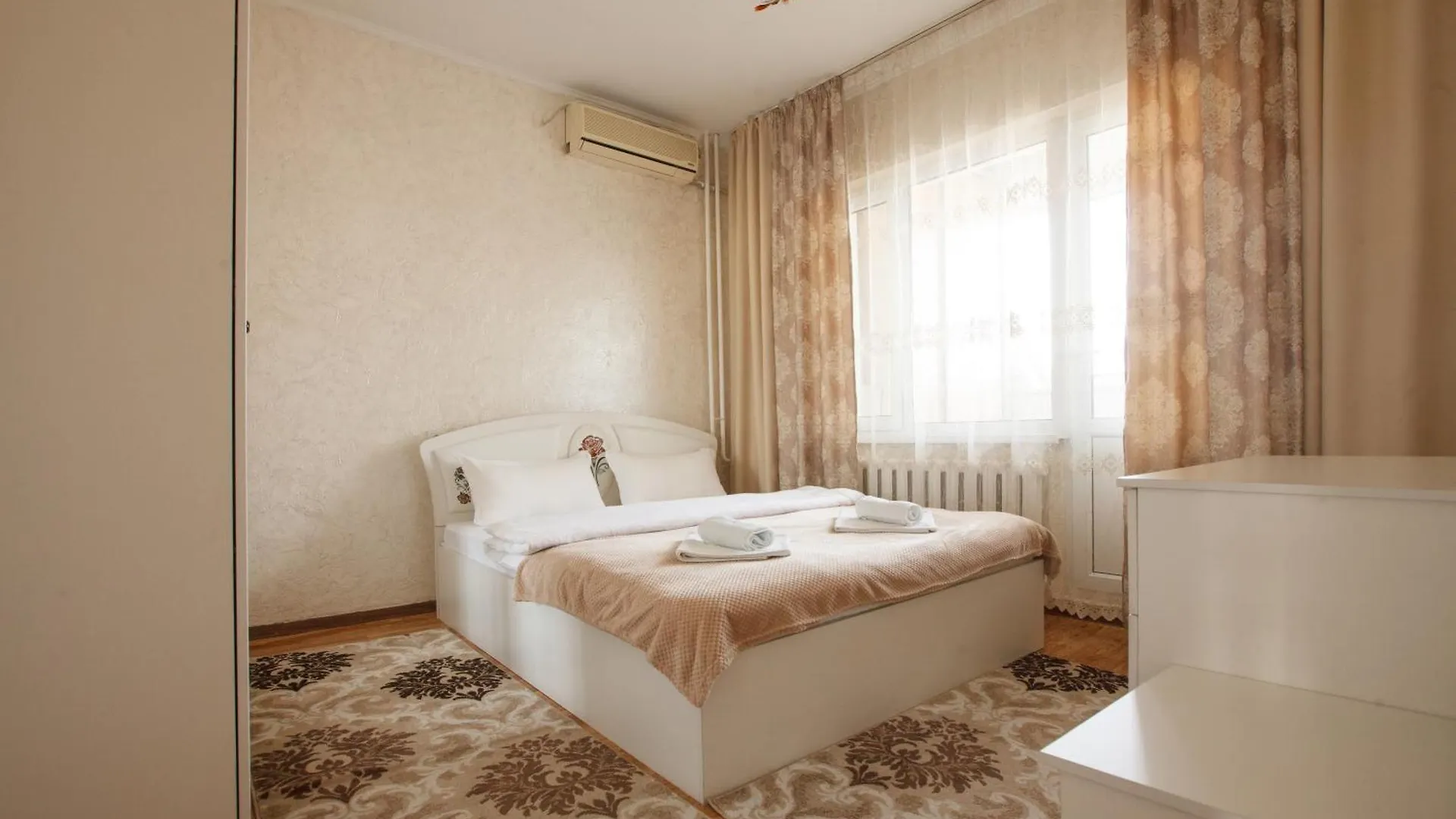 Пушкина 28 Трёхкомнатная Apartment Almaty